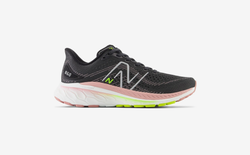 New Balance Womens 860 V13 Running Shoe 6 / Black/Pink